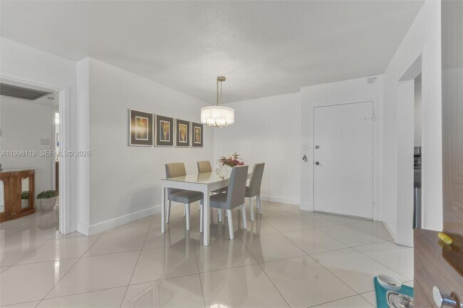 Building Photo - 2030 S Ocean Dr