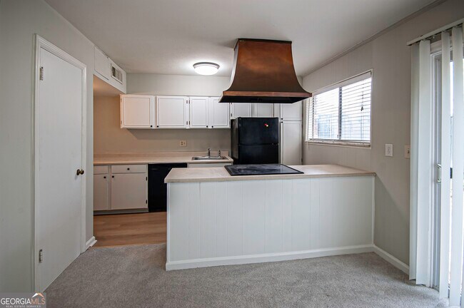 Building Photo - 3099 Colonial Way
