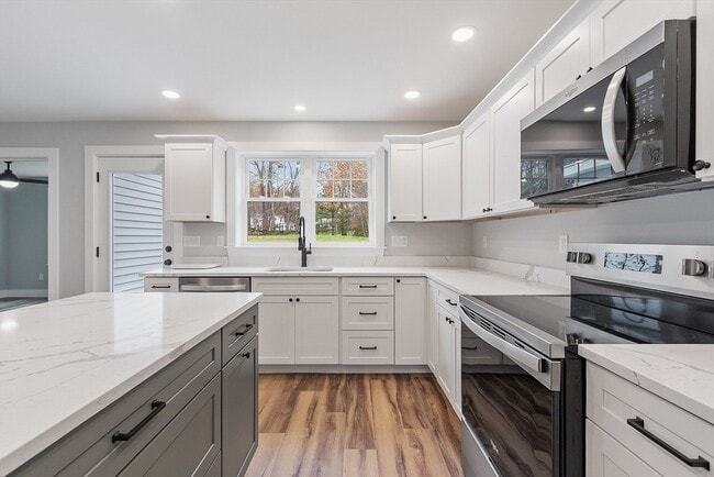 Building Photo - 18 Buttonwood Pl