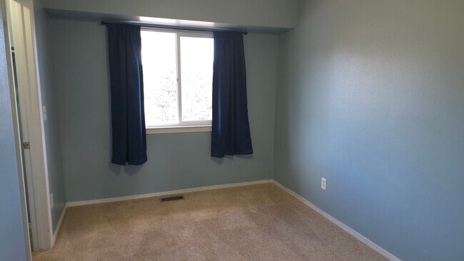 Building Photo - Tri-level home near Ft. Carson!!!