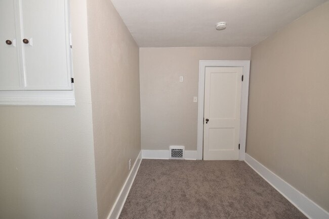 Building Photo - Near Notre Dame  2 Story 3 bedroom with 2 car garage