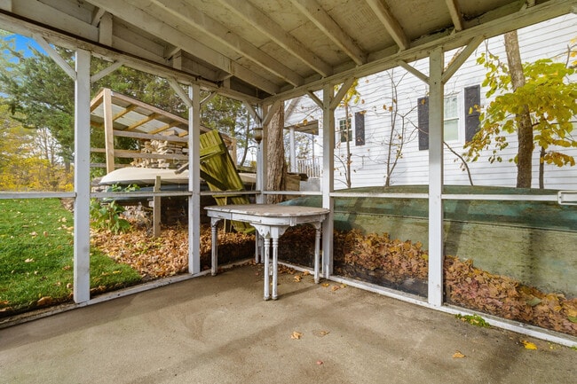 Building Photo - W6705 N Lakeshore Cir