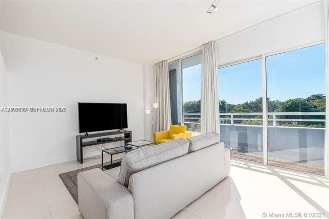 Building Photo - 3250 Grand Ave