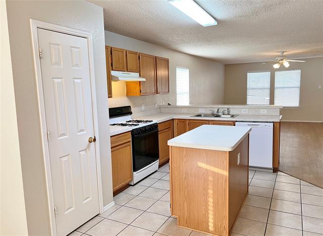 Building Photo - 2217 Lookout Ln