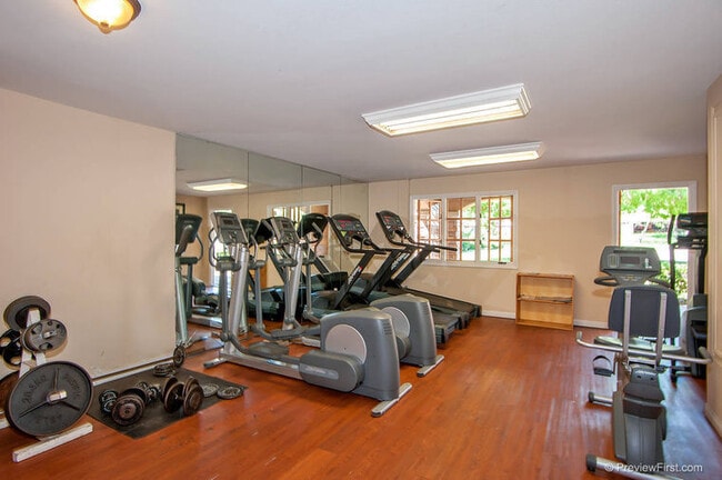 Building Photo - Delightful 2 Bedroom 2 Bath Condo in UTC