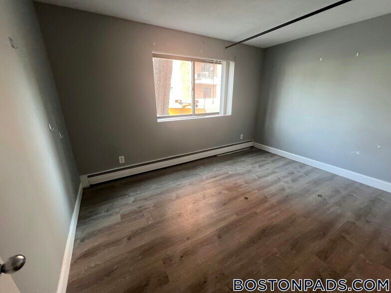 Building Photo - 245 Main St