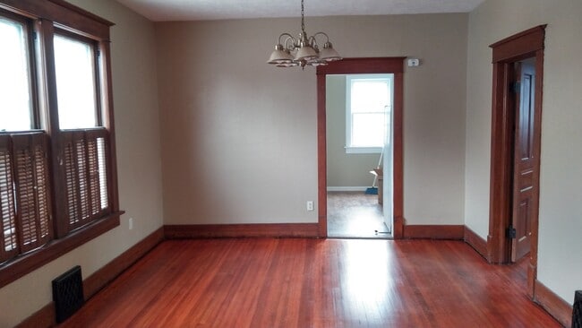 Building Photo - 145 E 14th St