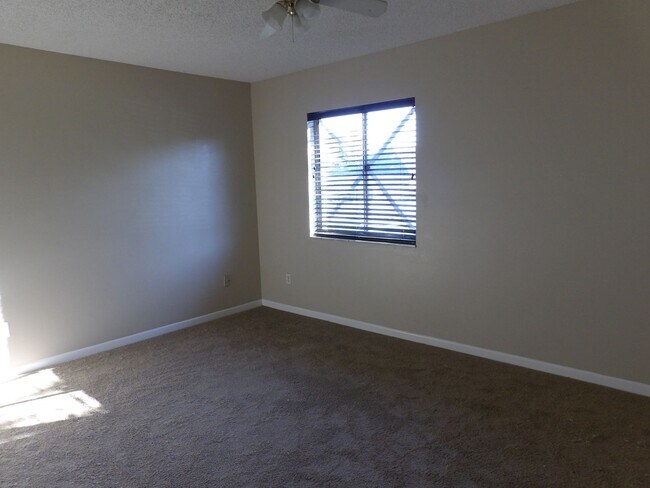 Building Photo - 3 Bedroom 1 bath Call Carole Arcaro Delton...