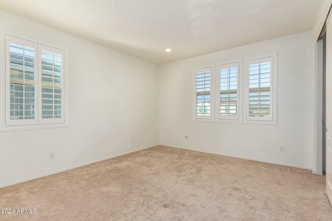 Building Photo - 9567 W Robin Ln