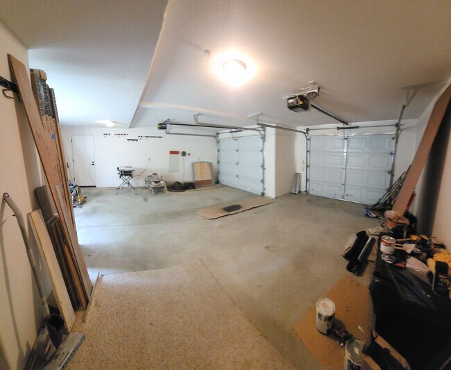 Building Photo - Contemporary Beautiful Spacious 4 bed 3 bath home