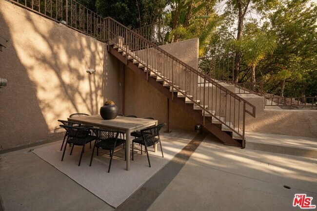 Building Photo - 15330 Del Gado Dr