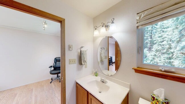 Building Photo - 005