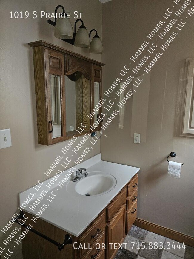 Building Photo - 1019 S Prairie St