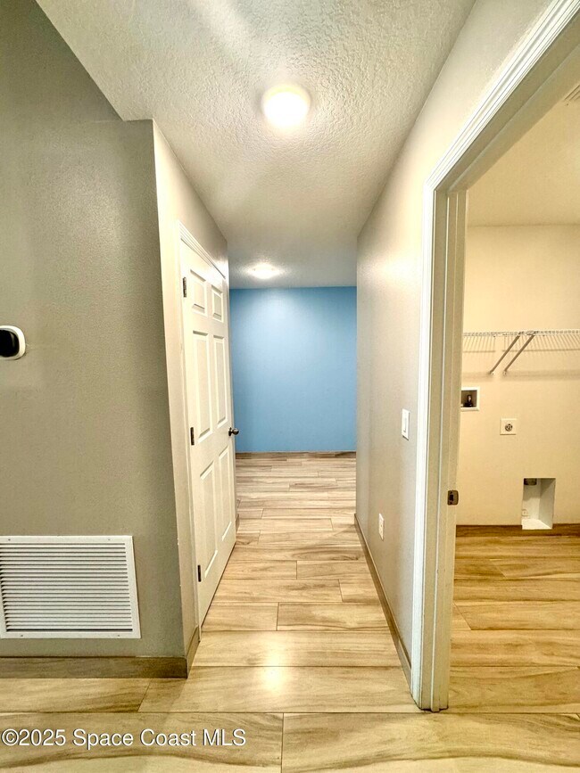 Building Photo - 1066 Dania Cir