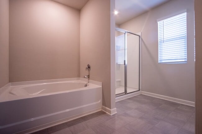 Building Photo - 325 Park W Blvd