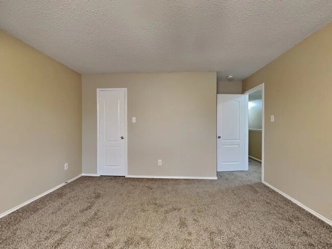 Building Photo - 7205 Silktree Ct