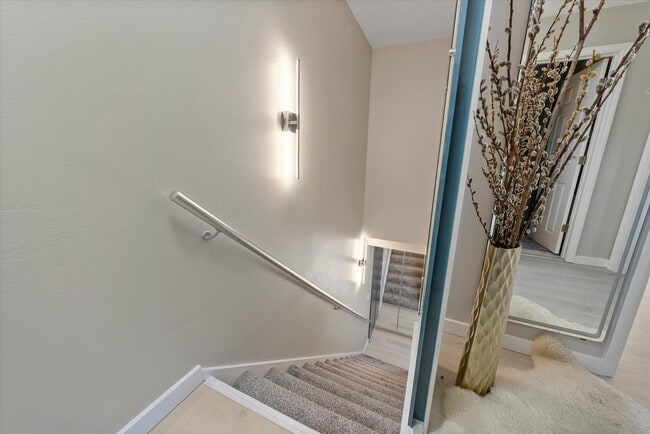 Building Photo - N20W5343 Pierce Ct