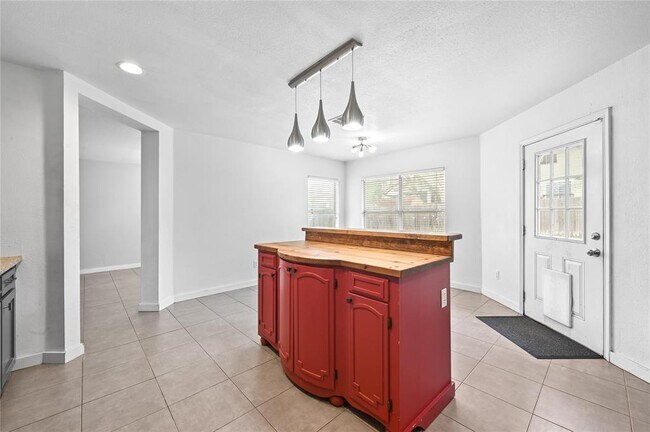 Building Photo - 8508 Kansas River Dr