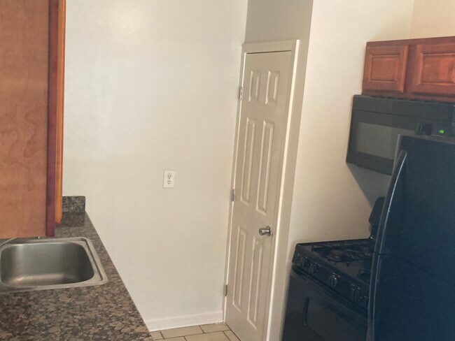Kitchen - 2400 Philip St