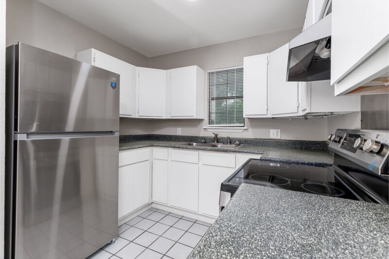 Building Photo - 927 W Formosa Blvd