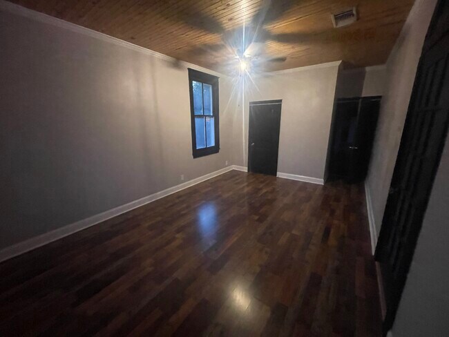 Master bedroom - 2455 Wisteria St