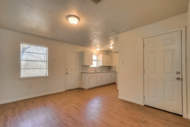Building Photo - 3 Bedr/ 1 bath Beautiful Home in Texas City