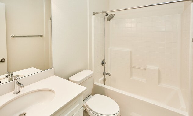 Guest Bathroom - 756 Colorado Cir