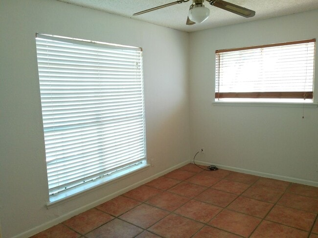 Building Photo - 4929 Cedar Pass Dr