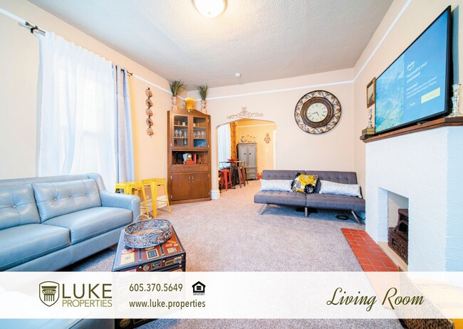 Building Photo - 803 1/2 S Main Ave-