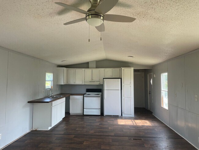 Building Photo - 3 BR 2 Bath 1,280 sq ft singlewide mobile home on 3.09 acres in Lonoke, AR