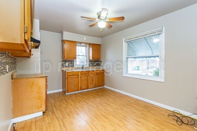 Building Photo - 4 Bedroom 2 Bath Cape Cod in Maple Hts