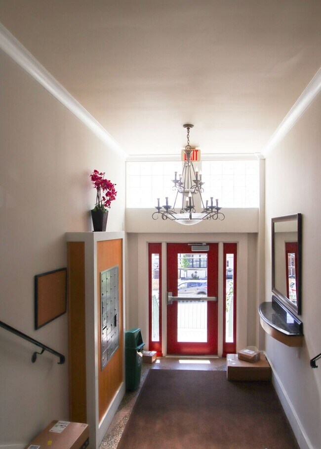 Building Photo - Cozy & bright 1 Bd/1Bth condo in Brookland House Condominium!
