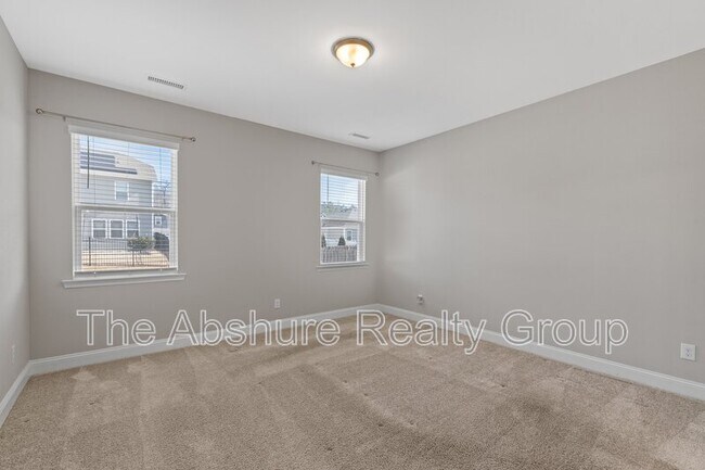 Building Photo - 138 Willow Grove Ln