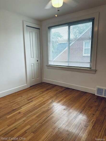 Building Photo - 122 W Houstonia Ave
