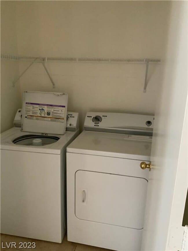 Building Photo - CHARMING SPLIT LEVEL HOME. FEATURING OPEN FAMILY ROOM