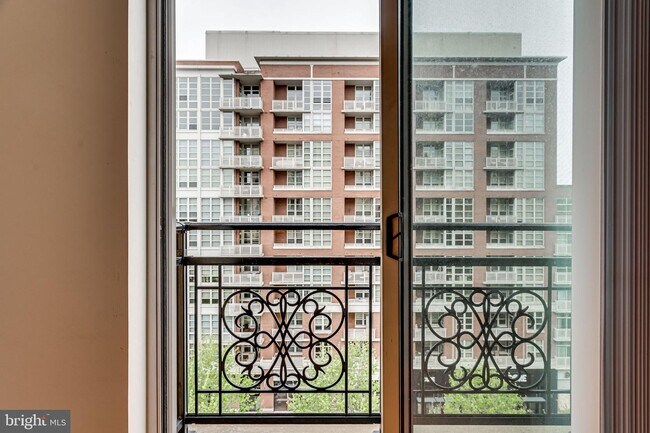 Building Photo - 155 Potomac Passage