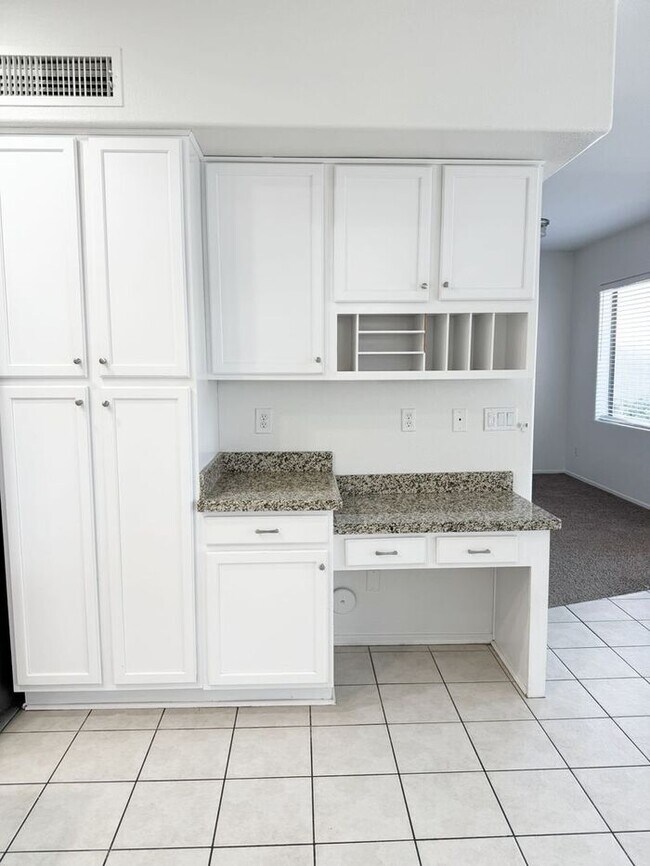 Building Photo - ABSOLUTELY STUNNING 4BR 2.5BA, OVER 2100SQFT, COMMUNITY POOL, CHANDLER