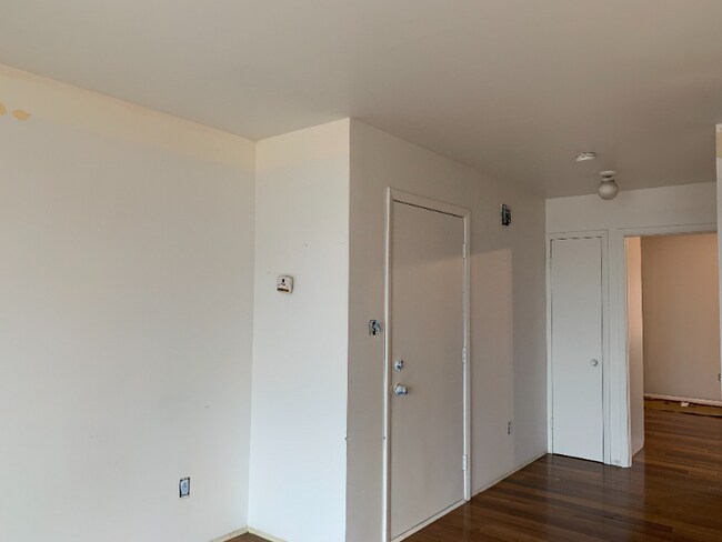 Building Photo - 7200 Kennedy Ave