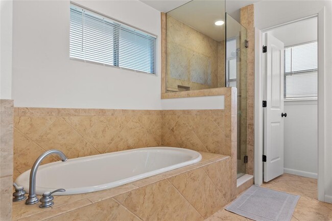 Building Photo - 700 Grey Fox Trail