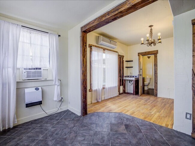 Building Photo - PRICE REDUCTION!!! ALL UTILITIES INCLUDED!!