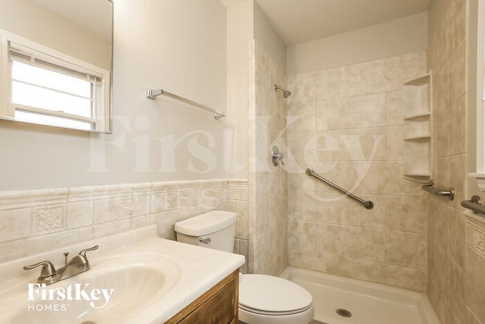 Building Photo - 7625 NW Milrey Dr