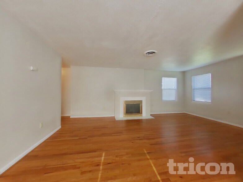 Building Photo - 342 Camellia Way