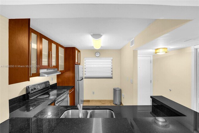 Building Photo - 10825 SW 112th Ave
