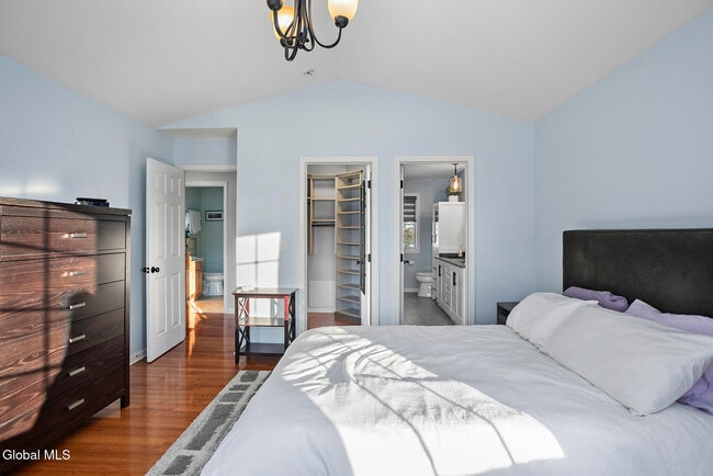 Building Photo - 8 Backstretch Ct