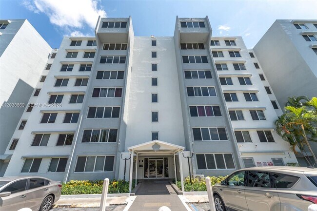 Building Photo - 9001 SW 77th Ave