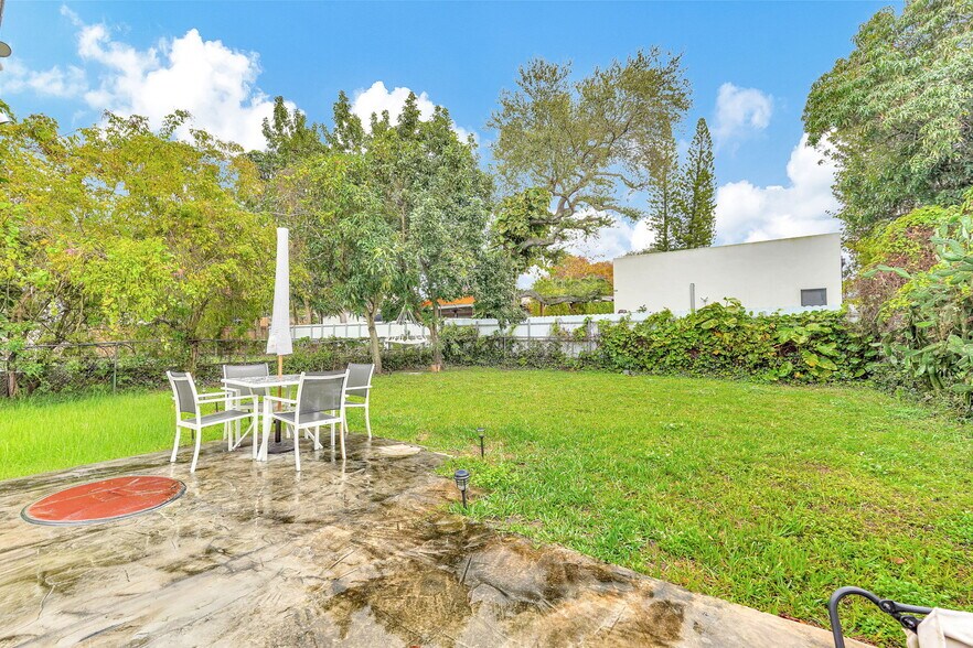 Building Photo - 274 NW 43rd St