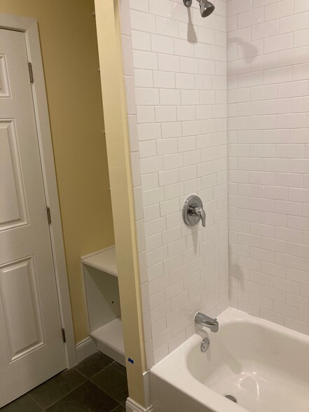 bathroom shower - 721 Corinthian Ave