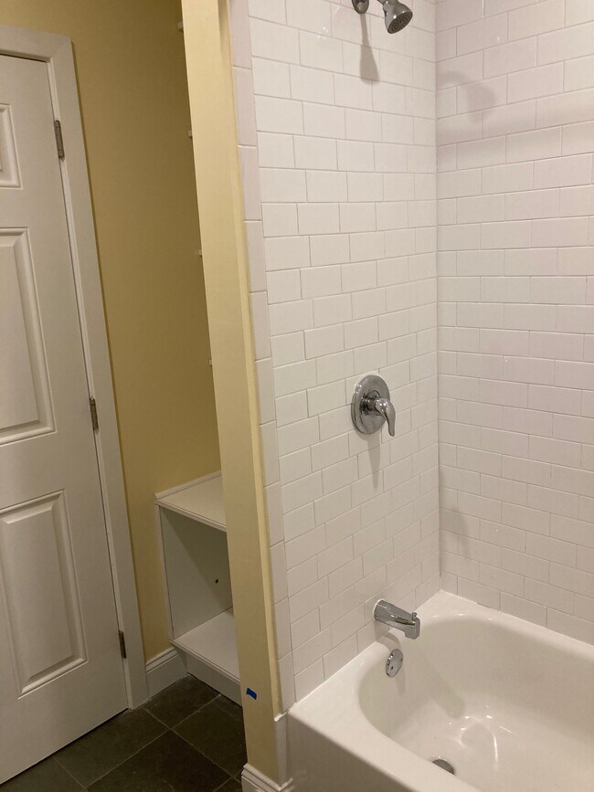 bathroom shower - 721 Corinthian Ave