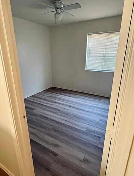 Building Photo - 10810 W Edgemont Ave