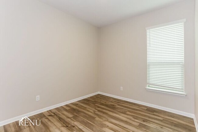 Building Photo - 2026 Delta Downs Dr